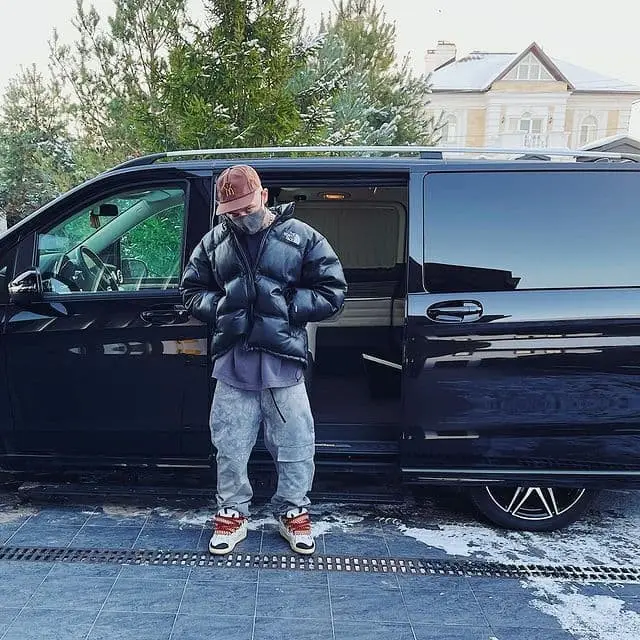 Элджей outfit in Supreme, Cactus Jack, and The North Face, 2020