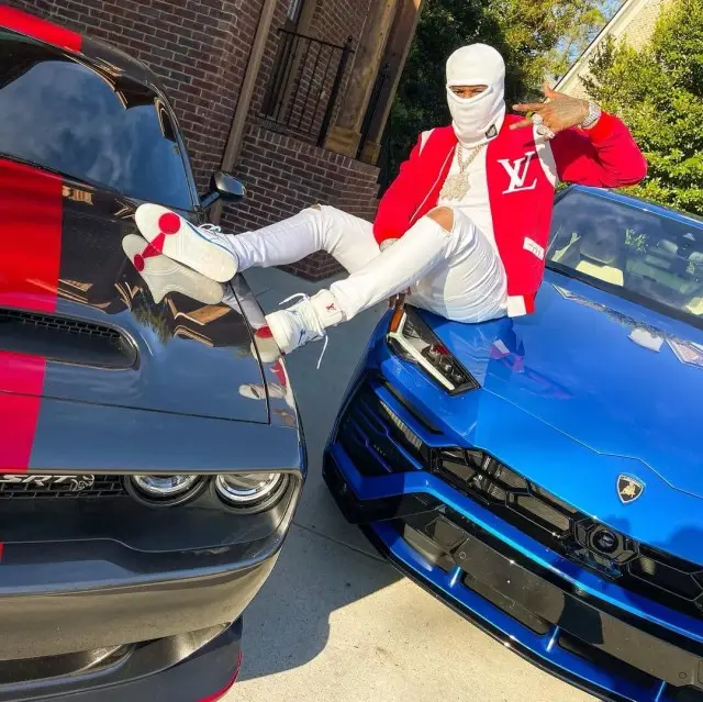 Moneybagg Yo outfit in Valabasas, Stone Island, and Supreme, 2020
