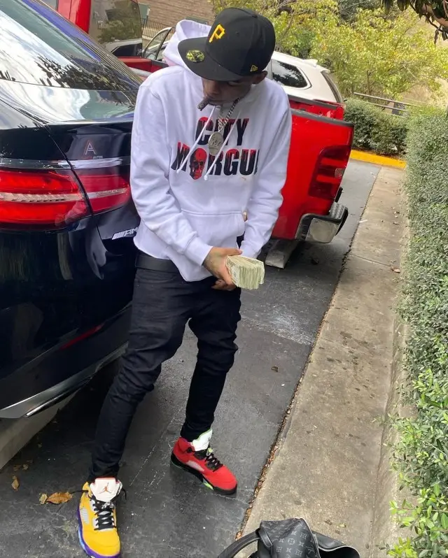 Pooh Shiesty outfit in Vlone, Jordan, and New Era, 2020