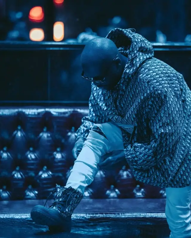Floyd Mayweather outfit in Dior and Amiri, 2020